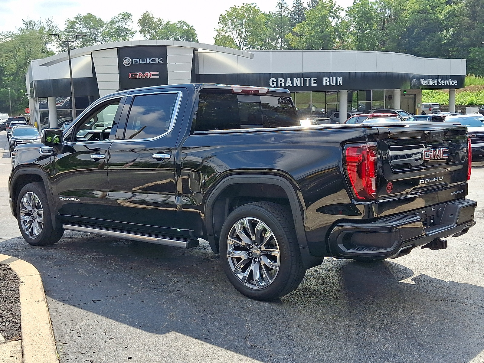 Used 2024 GMC Sierra 1500 Denali w/ Denali Reserve Package AWD/4WD image 4