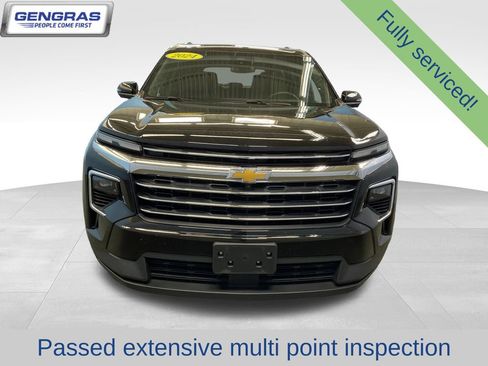 Used 2024 Chevrolet Traverse LT w/ Trailering Package AWD/4WD image 3