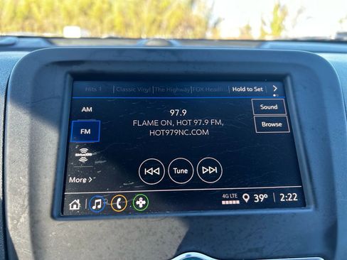 Used 2022 Chevrolet Equinox LT w/ Driver Convenience Package image 12