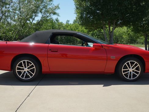 Used 2002 Chevrolet Camaro Z28 w/ SS Performance/Appearance Pkg RWD image 18