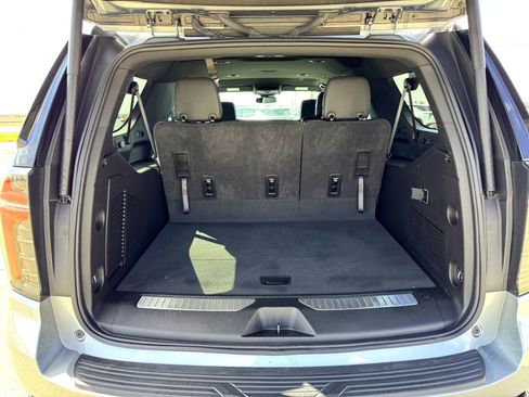 Used 2025 Chevrolet Suburban Z71 image 8
