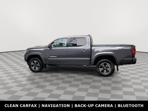 Used 2018 Toyota Tacoma TRD Sport AWD/4WD image 35