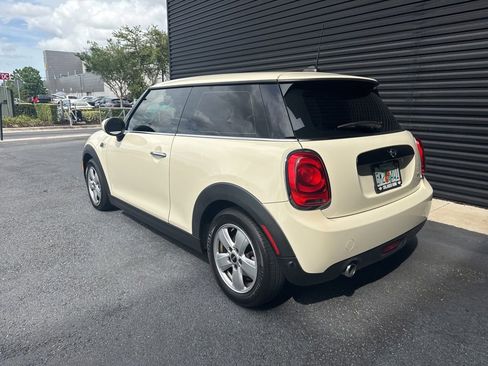 Used 2021 MINI Cooper 2-Door Hardtop FWD image 3