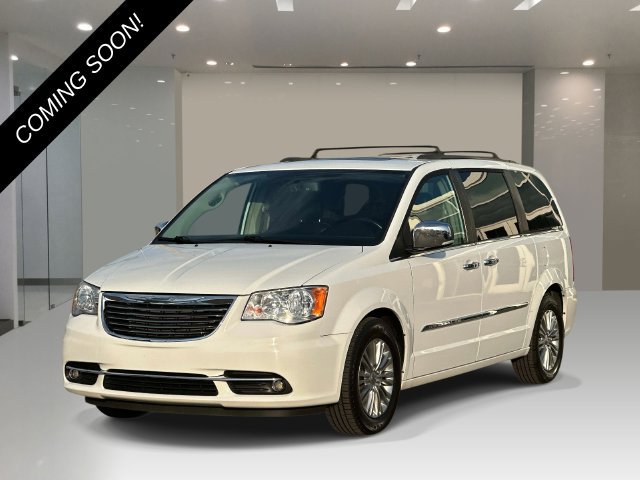 Used 2016 Chrysler Town & Country Touring-L FWD image 1