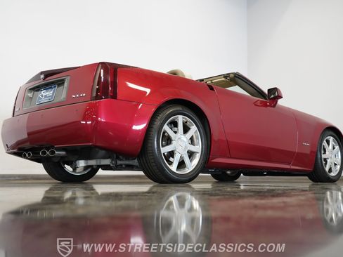 Used 2005 Cadillac XLR image 16