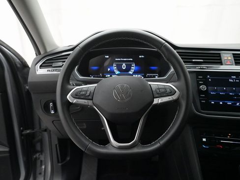 Used 2024 Volkswagen Tiguan SE image 4