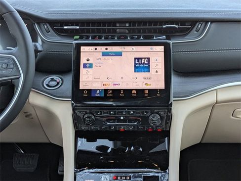 New 2025 Jeep Grand Cherokee Limited image 18