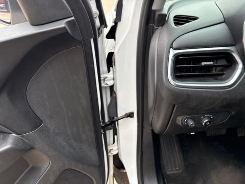 Used 2023 Chevrolet Equinox LT FWD image 15