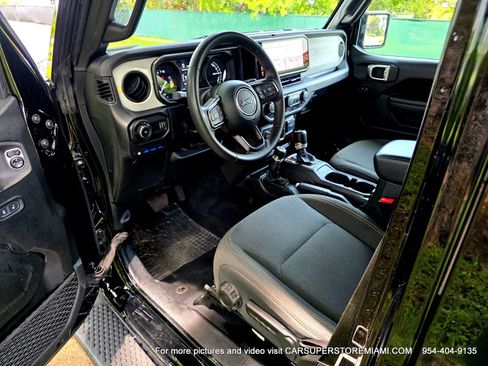 Used 2024 Jeep Wrangler Unlimited w/ Convenience Group AWD/4WD image 2