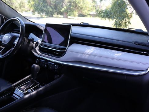 Used 2022 Jeep Compass Limited image 17