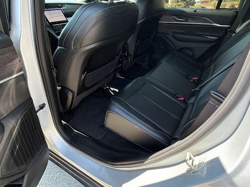 Used 2024 Jeep Grand Cherokee Limited w/ Luxury Tech Group II image 24