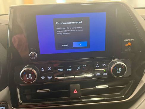 Used 2023 Toyota Highlander LE FWD image 26