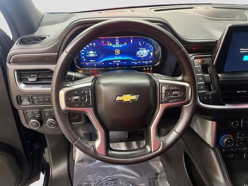 Used 2022 Chevrolet Suburban LT image 11