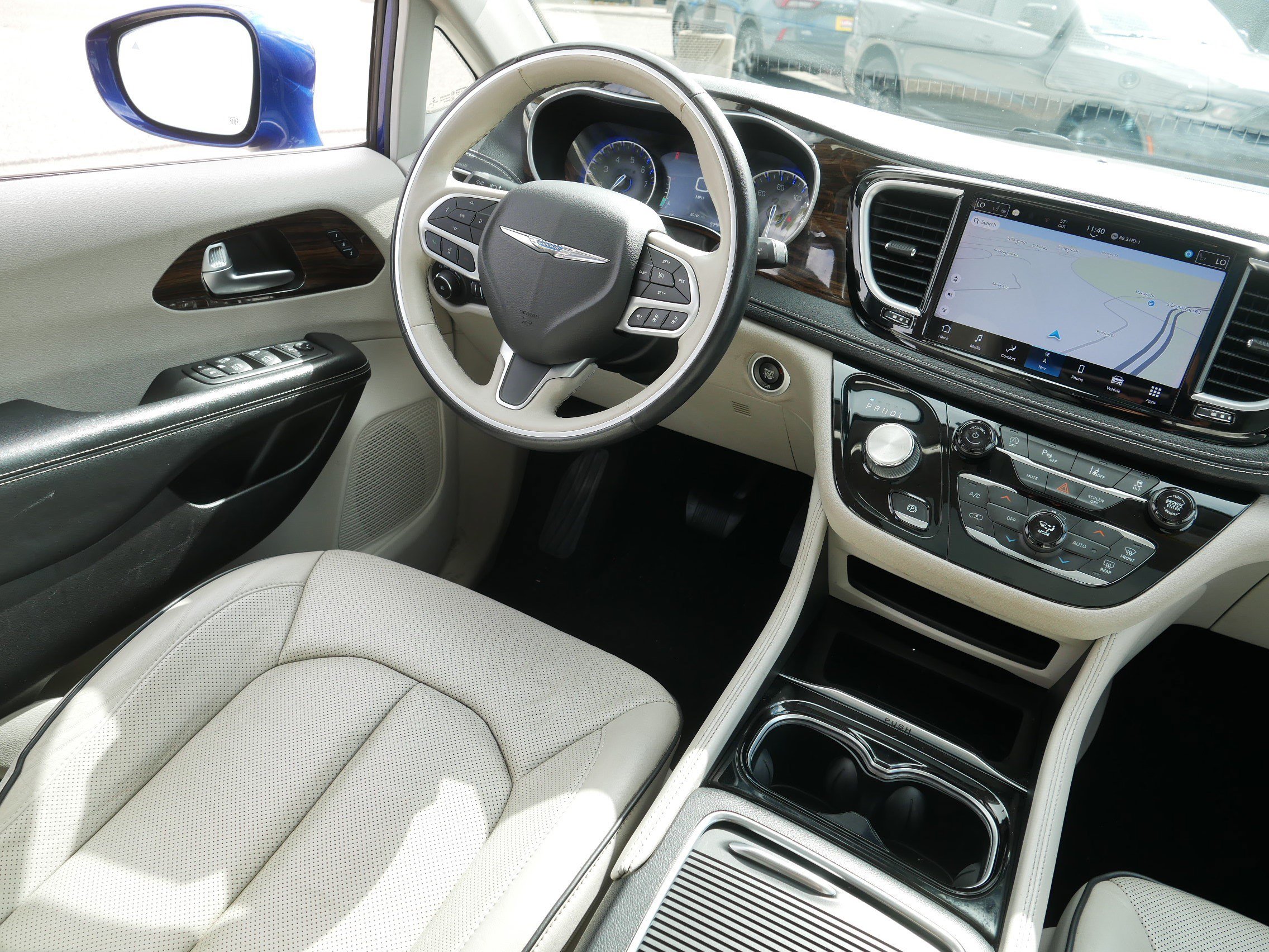 Used 2021 Chrysler Pacifica Limited AWD/4WD image 9