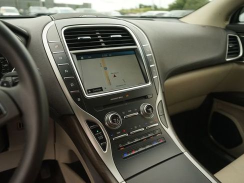 Used 2016 Lincoln MKX Reserve w/ Technology Package FWD image 27