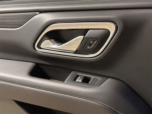 Used 2024 GMC Yukon SLT w/ SLT Luxury Package image 21