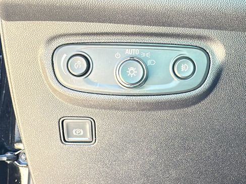 Used 2019 GMC Terrain Denali w/ Advanced Safety Package image 16