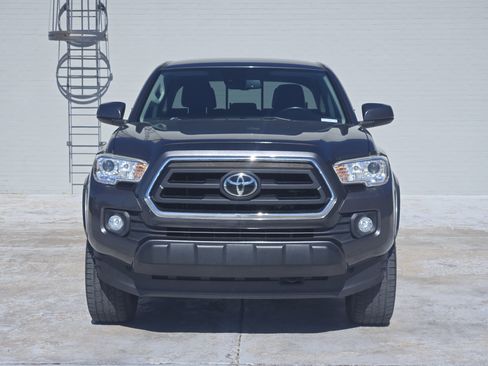 Used 2020 Toyota Tacoma SR5 image 3