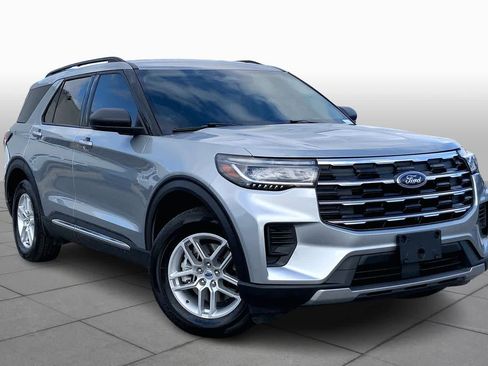 Certified 2025 Ford Explorer Active image 2