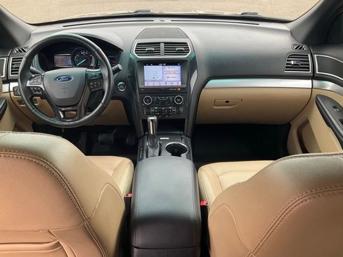 Used 2017 Ford Explorer XLT w/ Equipment Group 202A AWD/4WD image 2