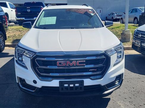 Used 2023 GMC Terrain AT4 image 2