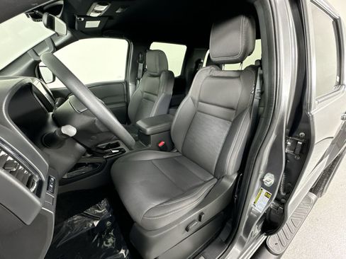 Certified 2023 Nissan Frontier SV w/ Midnight Edition Package image 22