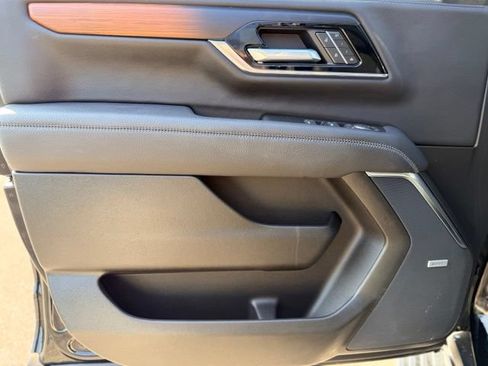 Used 2025 GMC Yukon Denali w/ Sun & Power Step Package AWD/4WD image 21