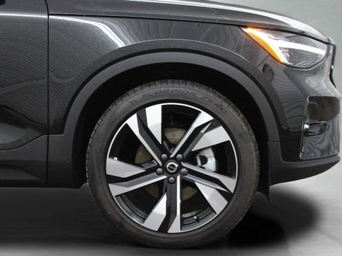 New 2026 Volvo XC40 B5 Plus w/ Climate Package AWD/4WD image 14