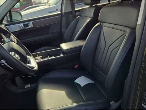 Used 2025 Hyundai Santa Fe SEL image 10