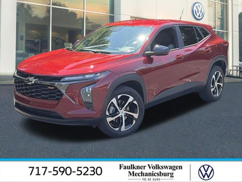 Used 2024 Chevrolet Trax RS FWD image 1