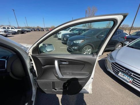 Used 2011 GMC Acadia SLT image 31