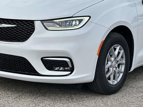 New 2026 Chrysler Pacifica Select image 7