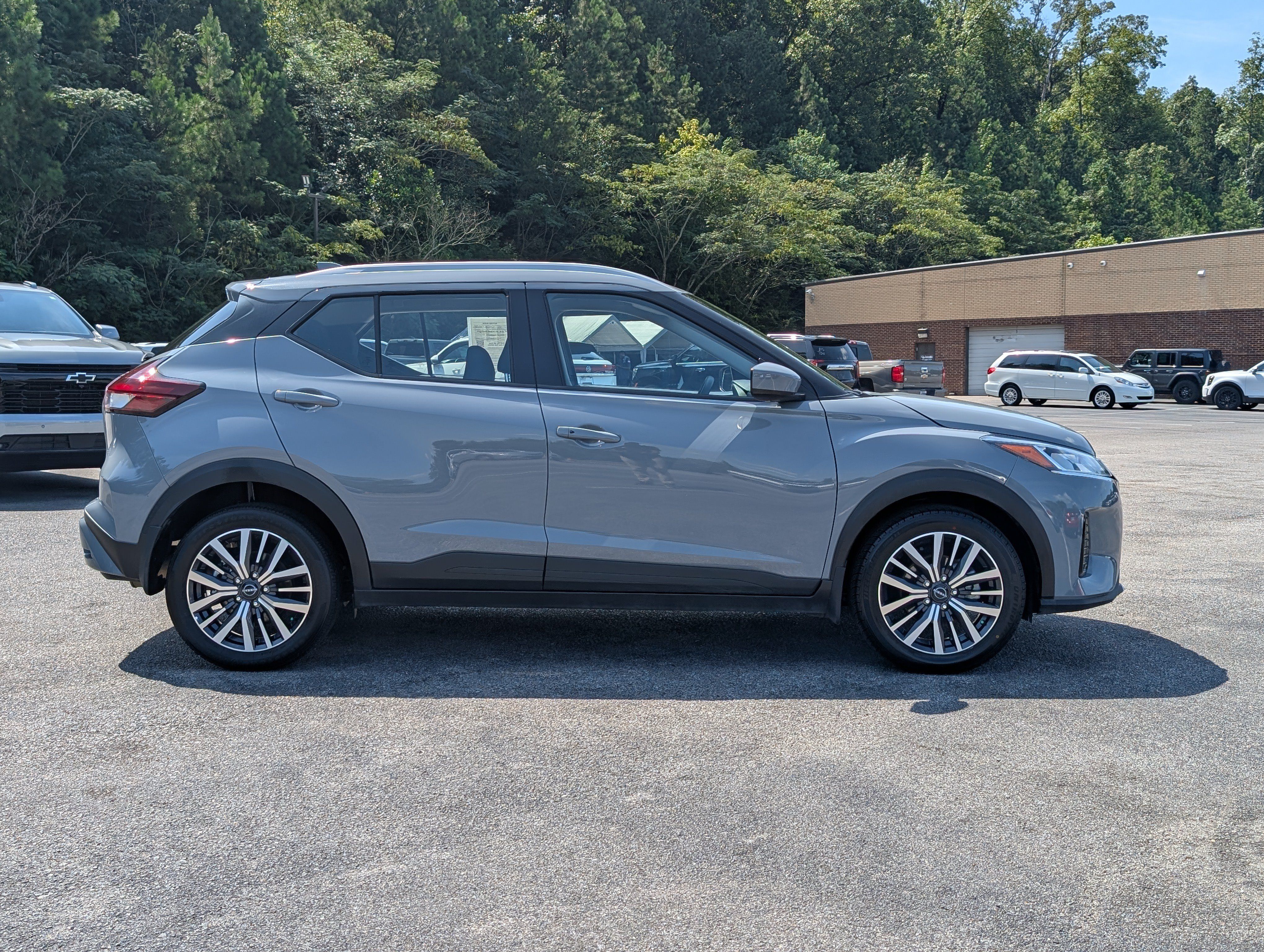 Used 2024 Nissan Kicks SV FWD image 10