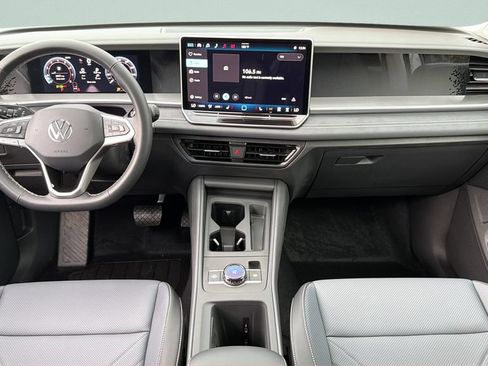 New 2026 Volkswagen Tiguan SE FWD image 11