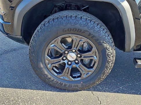 Used 2024 GMC Canyon Elevation image 13