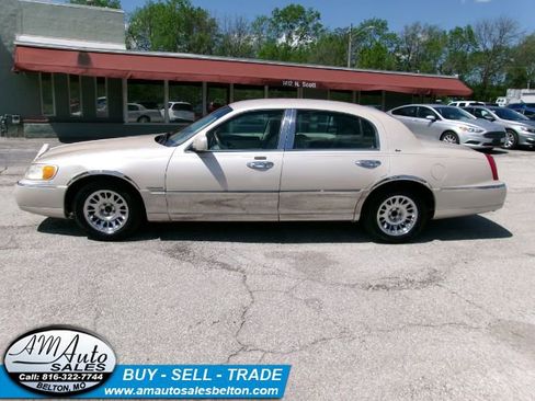 Used 2000 Lincoln Town Car Cartier RWD image 2