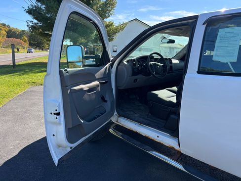Used 2011 Chevrolet Silverado 2500 W/T w/ Snow Plow Prep Package image 21