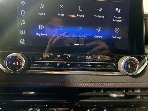 Used 2023 Chevrolet Colorado Z71 w/ Z71 Convenience Package 2 image 18