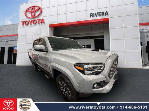 Used 2021 Toyota Tacoma TRD Sport w/ Technology Package image 2