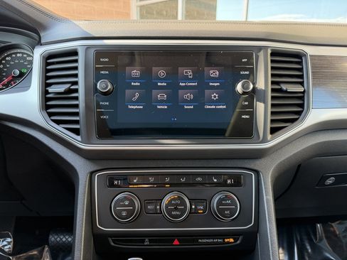 Used 2019 Volkswagen Atlas SE w/ Panoramic Sunroof Package image 18