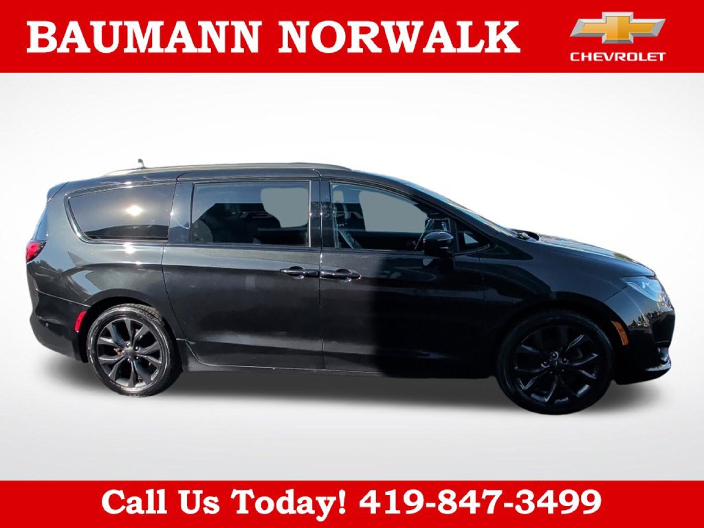 Used 2018 Chrysler Pacifica Touring-L w/ Advanced Safetytec Group FWD image 4