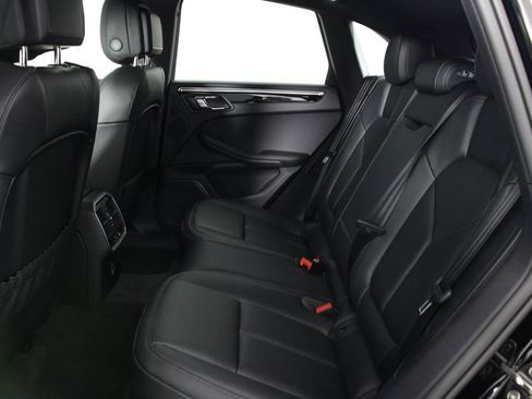 New 2026 Porsche Macan image 18