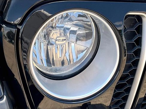 Used 2020 Jeep Gladiator Overland image 31