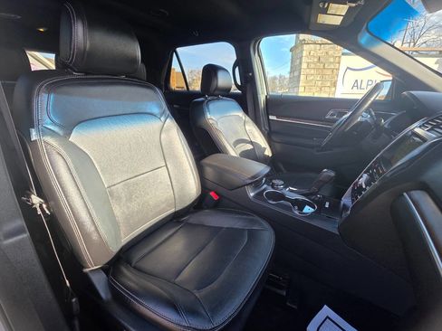 Used 2017 Ford Explorer Limited image 9