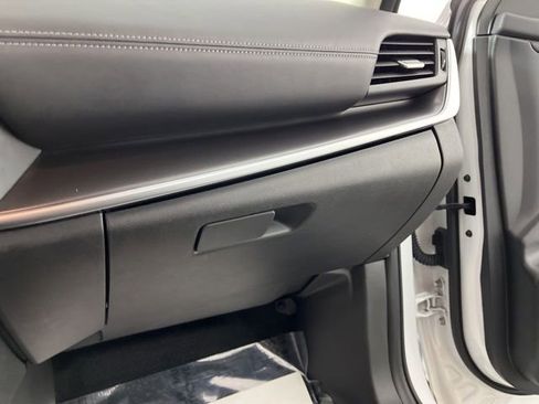 Used 2024 Nissan Rogue SV image 40