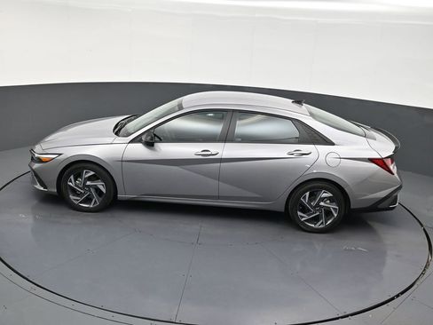 Used 2025 Hyundai Elantra Sport image 14
