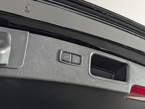 New 2026 Porsche Macan AWD/4WD image 18