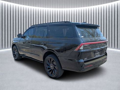 New 2026 Lincoln Navigator Reserve w/ Jet Appearance Package AWD/4WD image 7
