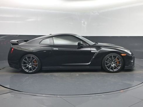 Used 2012 Nissan GT-R Premium image 2
