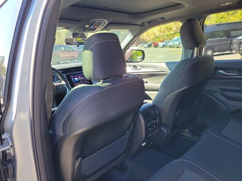 New 2025 Jeep Grand Cherokee Laredo w/ Luxury Tech Group I image 10